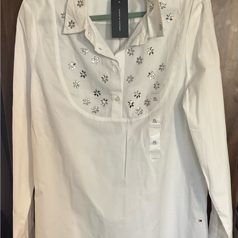 *****SALE*****Tommy Hilfiger White Pull-over with top buttons - Picture 2 of 6